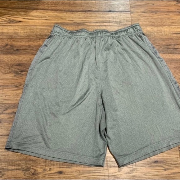 Nike Dri Fit Shorts Size Small - Picture 2 of 4
